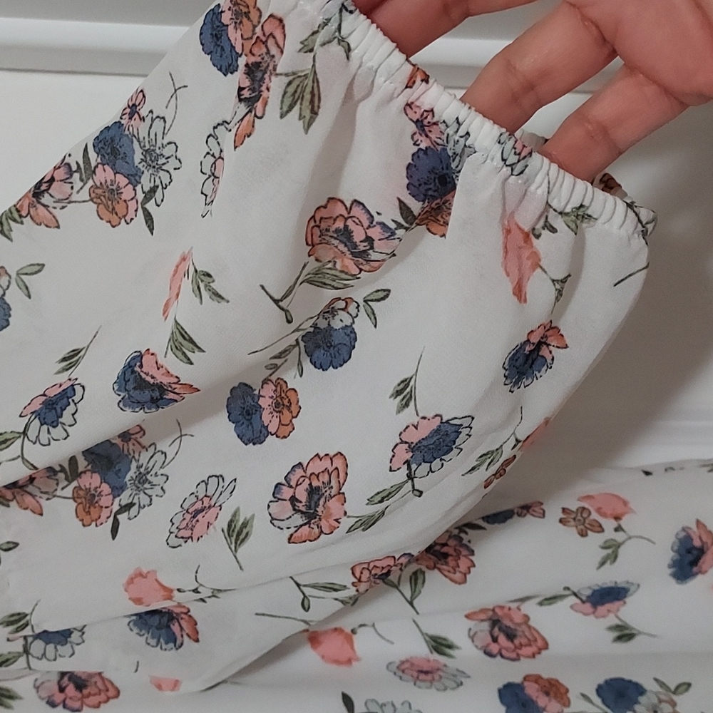 ⬇️Price Drop⬇️White Floral Blouse NWT - Picture 3 of 5